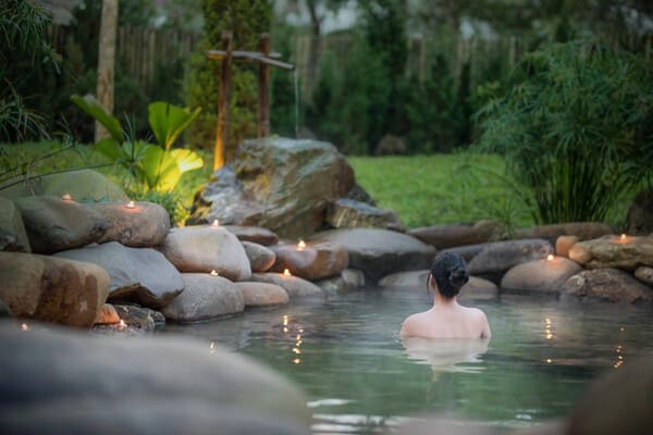 Trải nghiệm tắm Onsen 